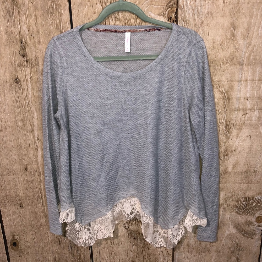 Gray Long-Sleeved Shirt with Lace